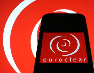 Процедура KYC включает сбор и проверку информации о клиенте